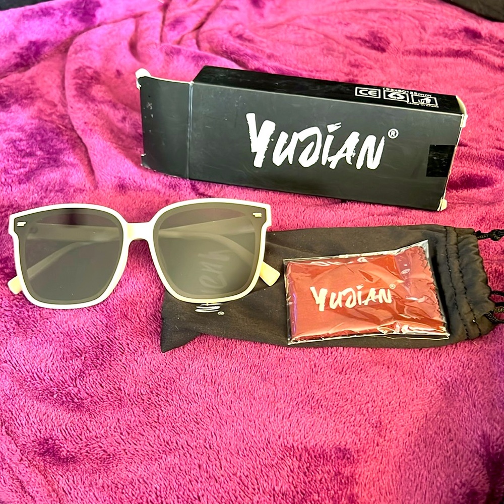 YuJian Beige oversized retro sunglasses New in Box